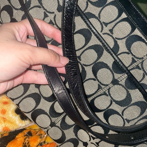 Authentic coach Stylish Black and Tan Women's Bag - Picture 8 of 12